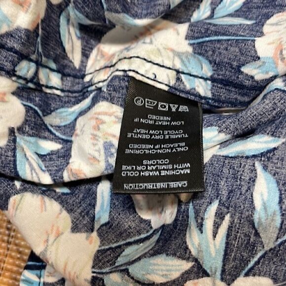 Demin & Flower man, summer casual button-down shirt. Size L. - Picture 6 of 7